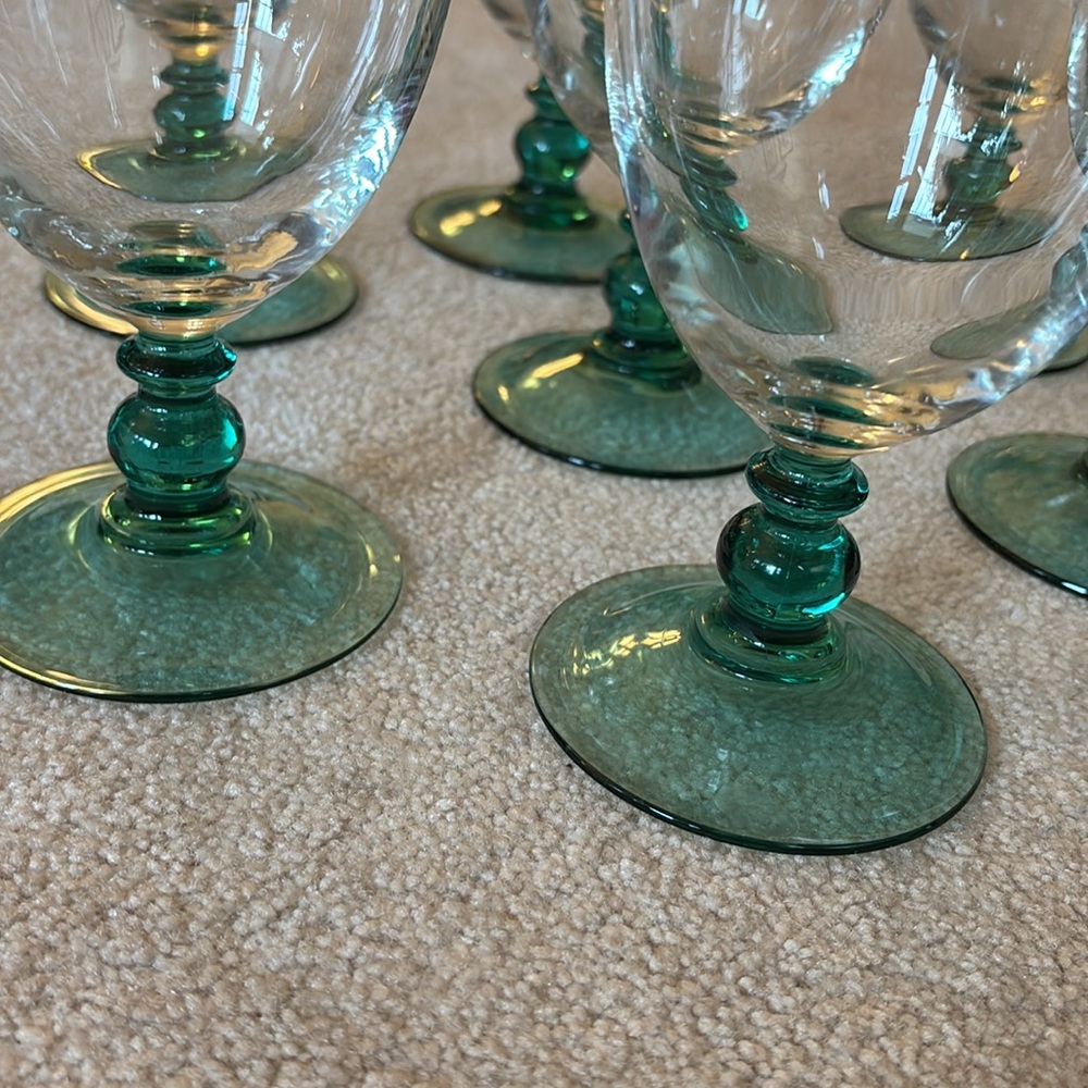 Set of 8 Green Stemmed Beverage Glasses - Picture 4 of 6